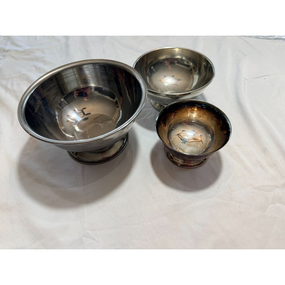 Set Of 3 Polished Stainless Steel Pedestal Bowls Approx 6" 4.5" And 3.5" Diamete